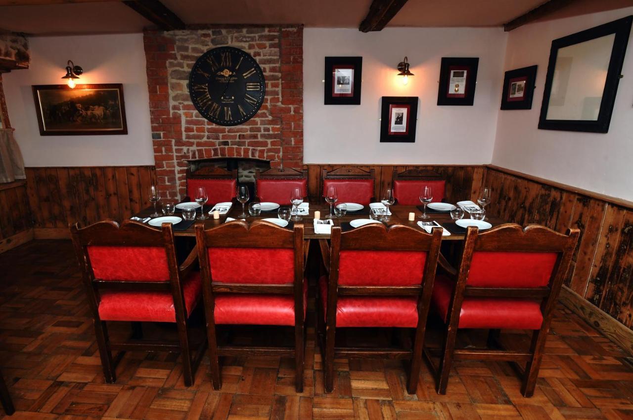 Alfred Russel Wallace Restaurant With Rooms Usk Luaran gambar